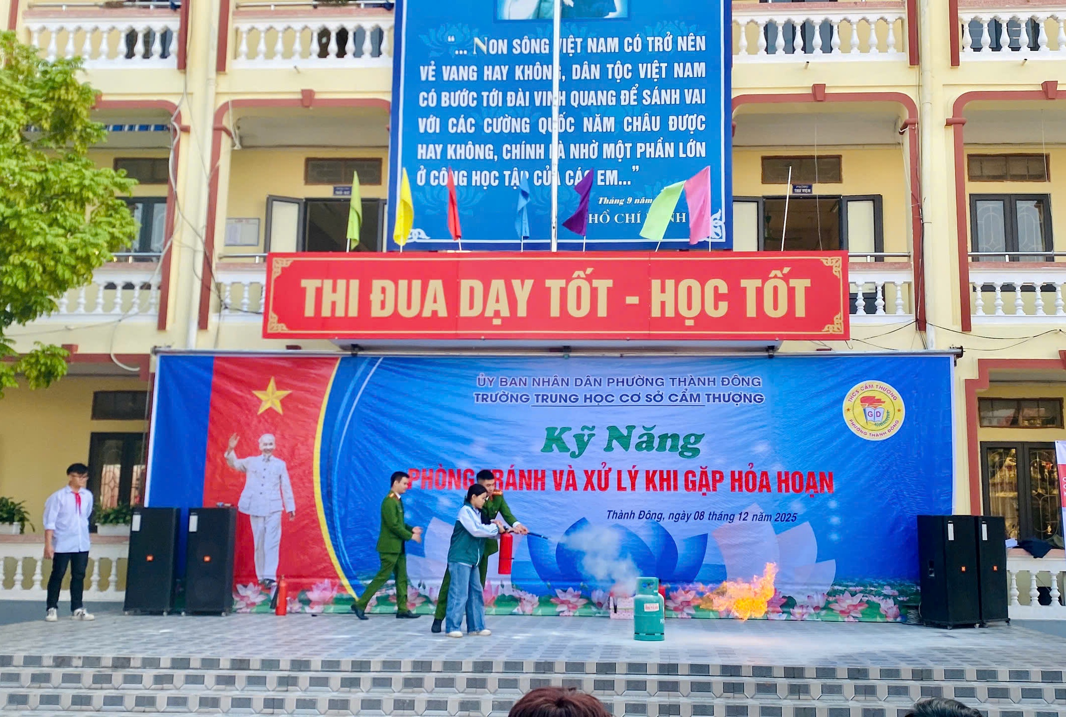 Công an phường Thành Đông phối hợp tổ chức ngoại khóa kỹ năng sống về phòng cháy chữa cháy